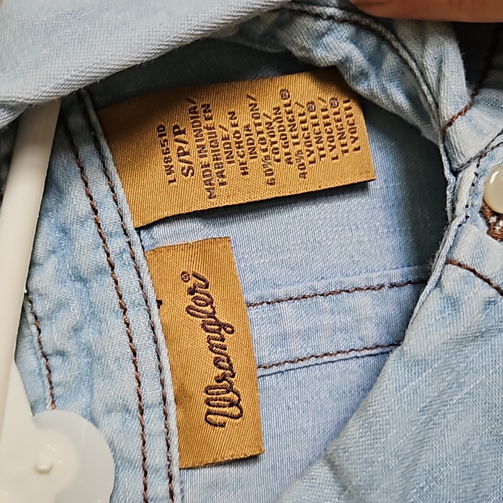 Wrangler button-up - Picture 2 of 3
